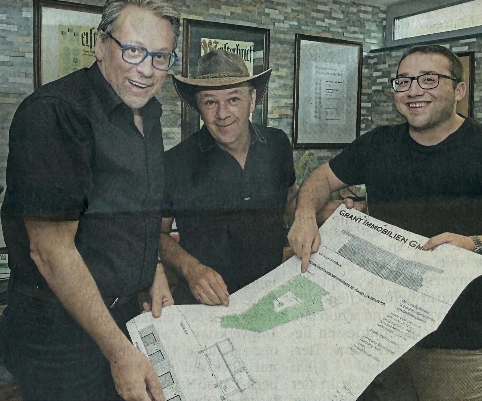 Christian Grant, Ulrich Rudolf und Manuel Geis mit den Plänen für das Wolbeck-Projekt